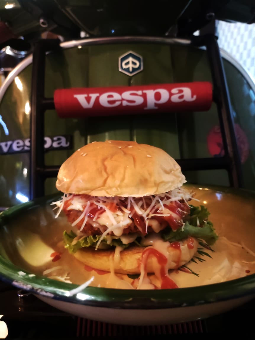 Burger Original Berlian Burger Makassar chicken patty keju cheddar